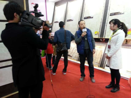 裕景陶瓷品牌总经理杜善涛接受采访