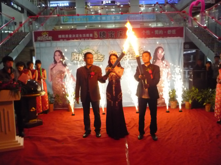 图3 火炬传递仪式