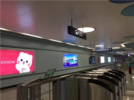 西安地铁三号线站台墙面装饰