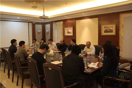 调研组就生产经营中遇到的问题与企业进行座谈