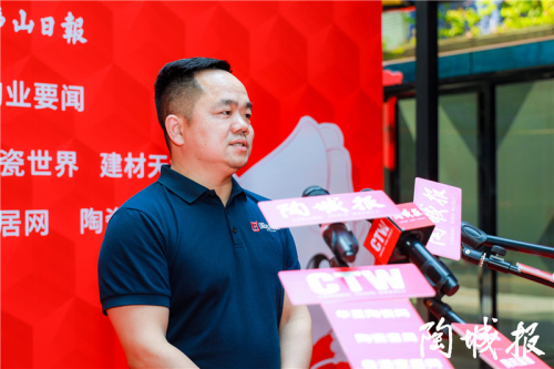 国达陶瓷董事长杨建平接受媒体采访
