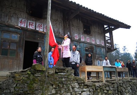 派拉素卫浴寒冬送爱心 温情涌动古蔺山村小学