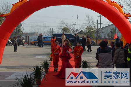 国际名模闪亮登场,气势压倒全场