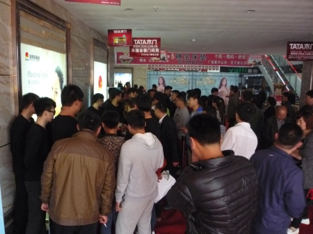 图1 签售环节人气爆棚